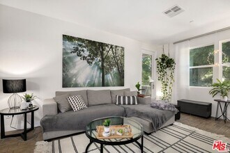 Building Photo - 7100 Playa Vista Dr