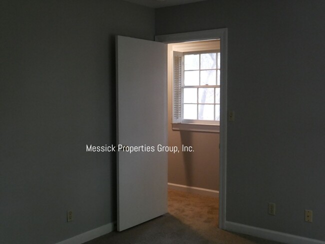 Building Photo - END UNIT TOWNHOME ON OLD TOWN CLUB GOLF CO...