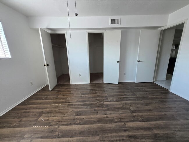 Building Photo - 8323 Wilcrest Dr