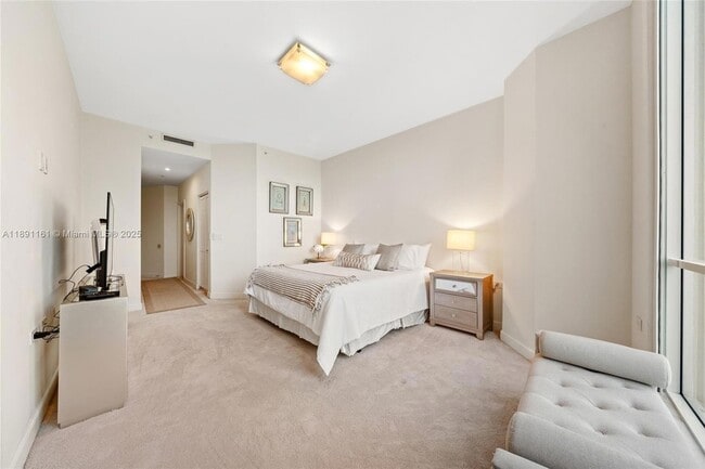 Building Photo - 848 Brickell Key Dr