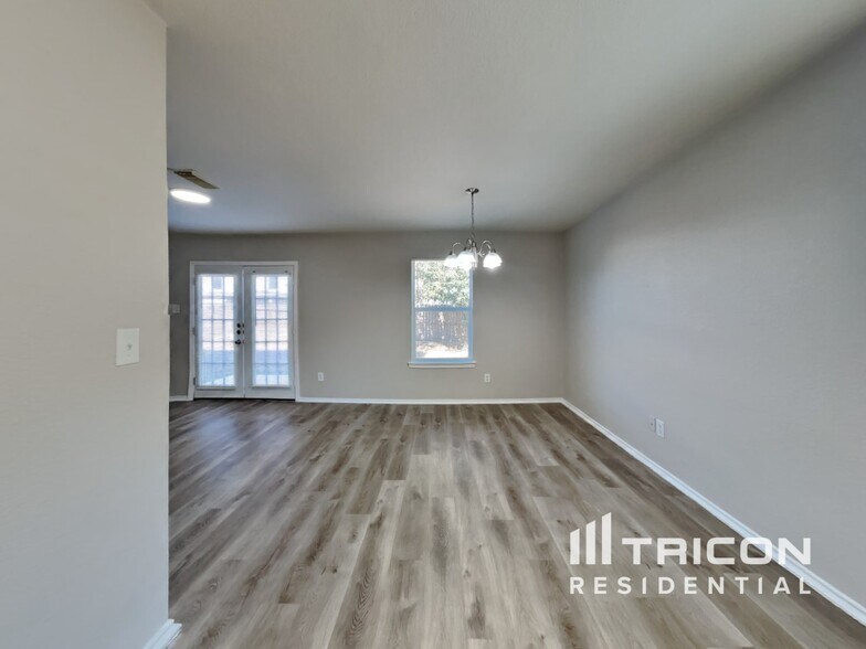 Building Photo - 12439 Sterlingstone Dr