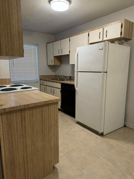 Building Photo - 155 Denice Dr