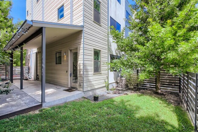 Building Photo - 707 Cardinal Ln