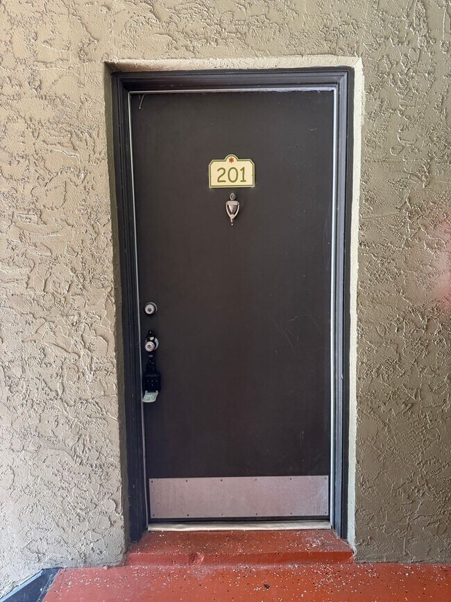 Building Photo - 2B/1B Condo 12 min from Orlando downtown