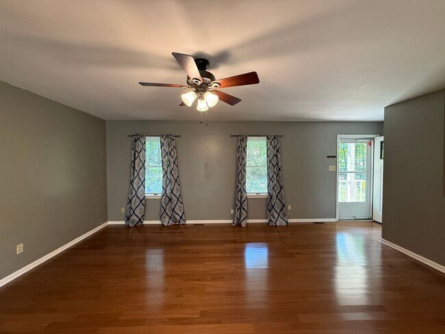 Building Photo - 678 Jefferson Dr