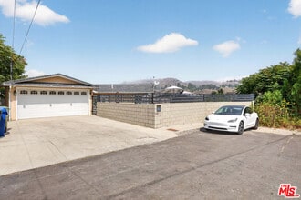 Building Photo - 11029 Eldora Ave