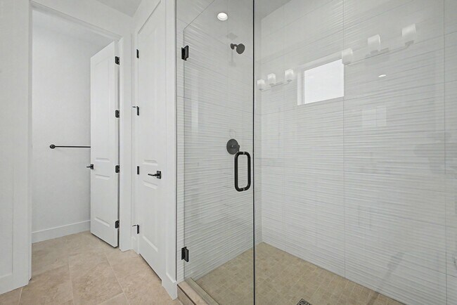 Building Photo - 707 Saddle Dr