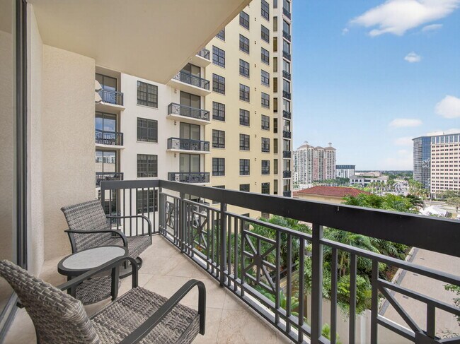 Building Photo - 701 S Olive Ave