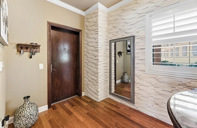 Building Photo - 2650 Lake Shore Dr