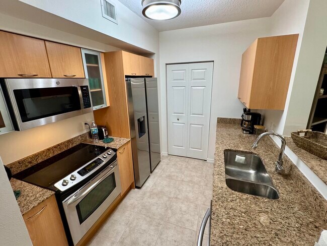 Building Photo - 625 Casa Loma Blvd