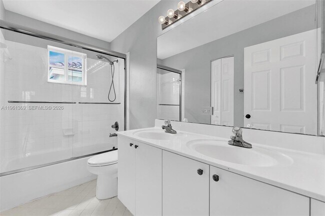 Building Photo - 1518 Maple Dr