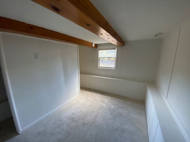 Building Photo - 916 Lighthouse Ave