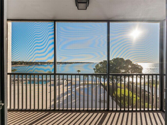 Building Photo - 7100 Sunshine Skyway Ln S