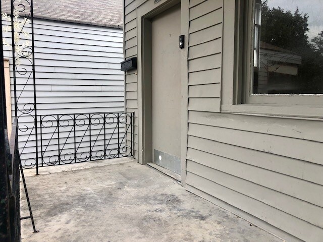 Building Photo - 3029 Banks St