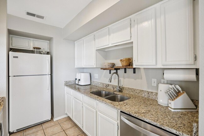 Building Photo - 4159 Steck Ave