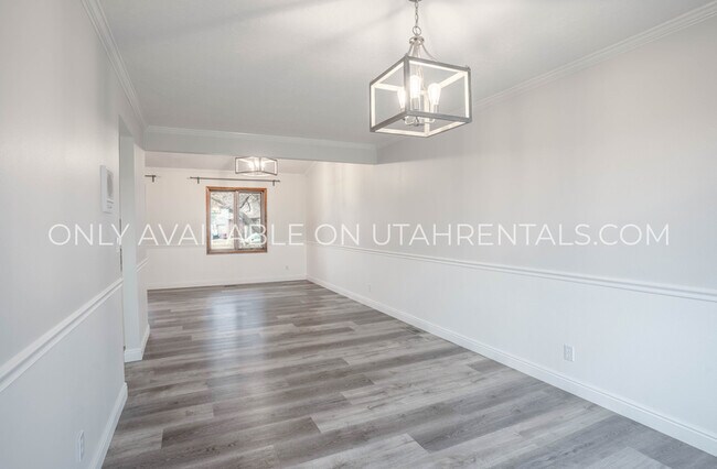 Building Photo - 1160 E 40 N St