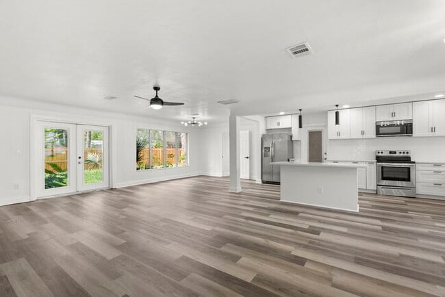 Building Photo - NEWLY RENOVATED Home For Rent in St Peters...