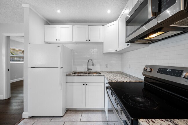 Building Photo - Southern Oaks