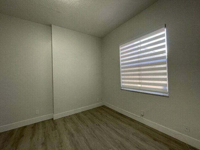 Building Photo - 4293 Laurel Ridge Cir