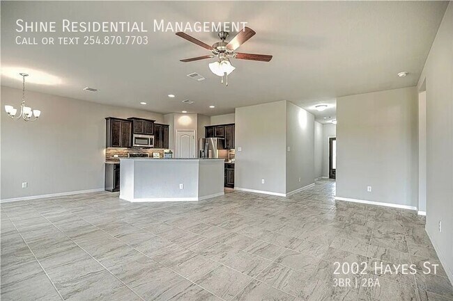 Building Photo - 2002 Hayes St