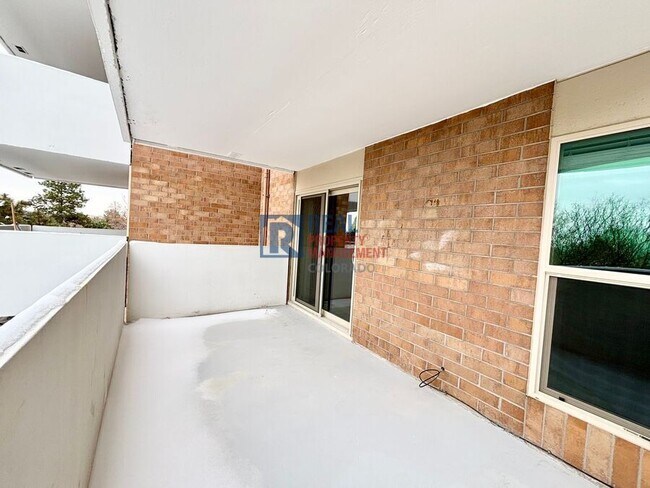 Building Photo - 2880 S Locust St