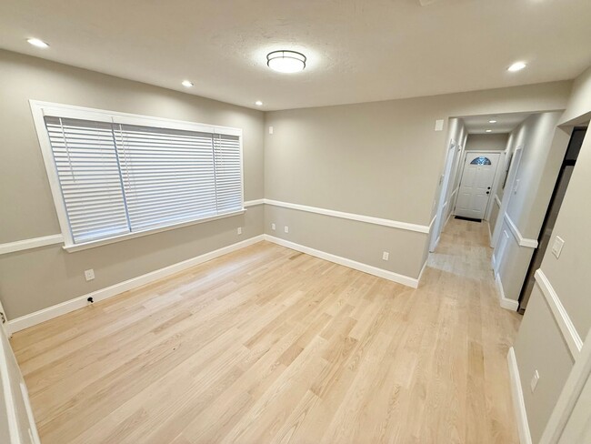 Building Photo - 18 Salina Rd