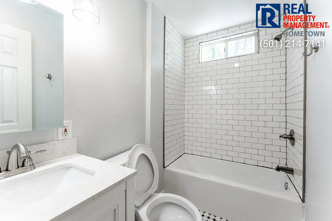 Building Photo - Monthly lease - Beautiful 3-Bed 2-Bath Hom...