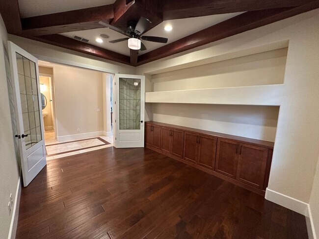 Building Photo - Stunning Lakefront River Islands Home