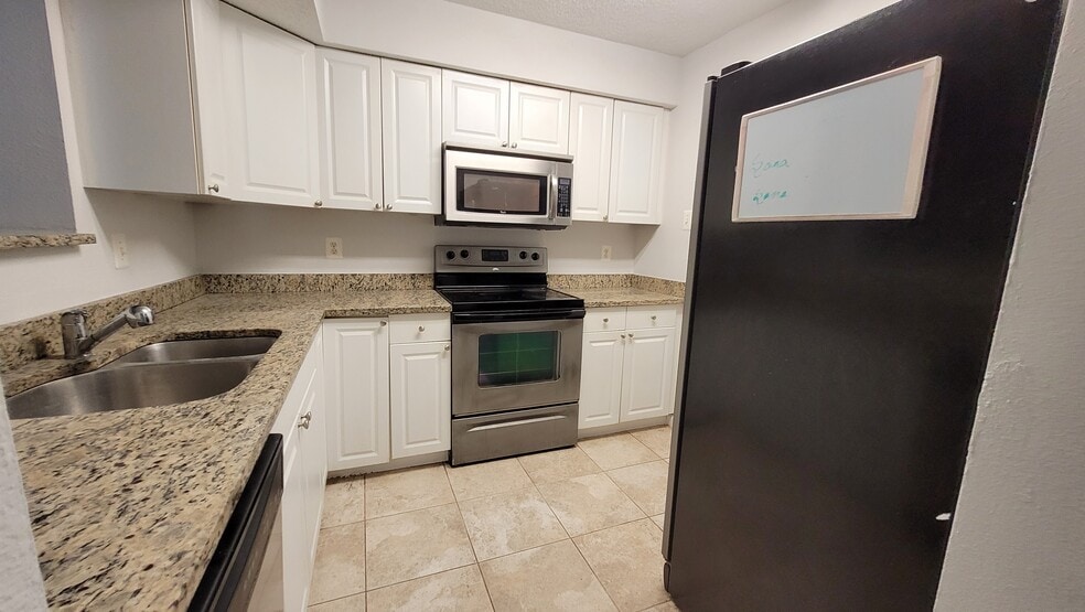 Kitchen - 1509 Lincoln Way