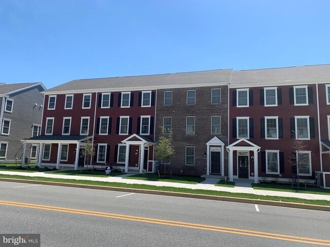 Building Photo - 982 Lorewood Grove Rd