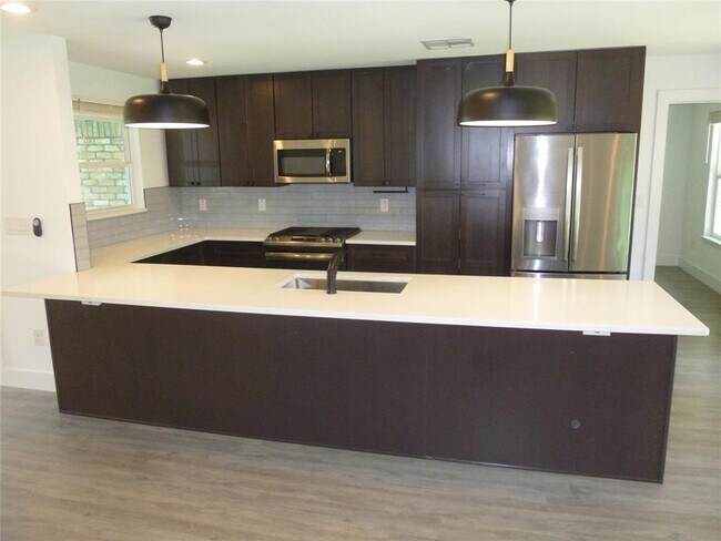 Building Photo - 7503 Eastcrest Dr