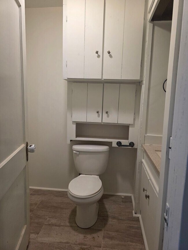 Building Photo - 397 Upper Oakwood Ave