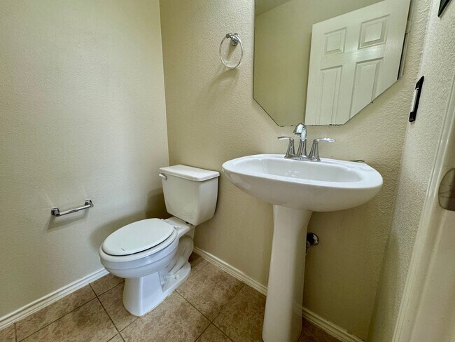 Building Photo - 5207 Bridgewood Dr