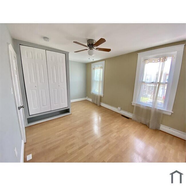 Building Photo - 3 Bedroom Plus Den