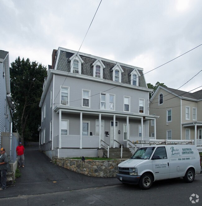 Primary Photo - 4-6 Larsen St