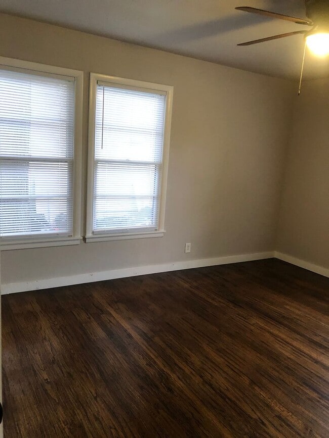 Building Photo - Beautiful Cottage newly remodel!! LOVE thi...