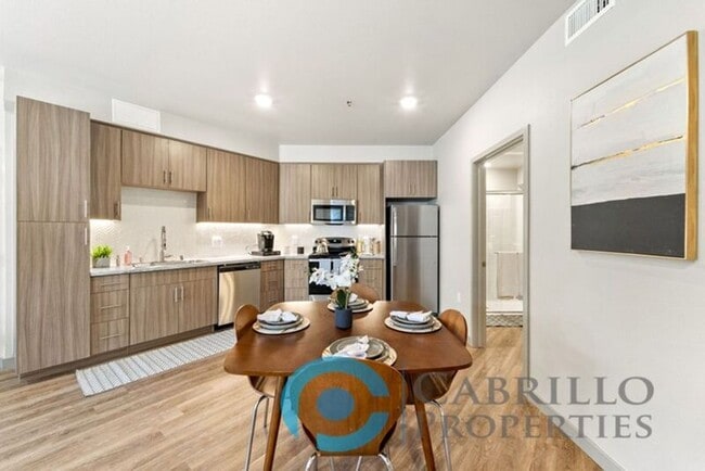 Building Photo - 3093 Broadway