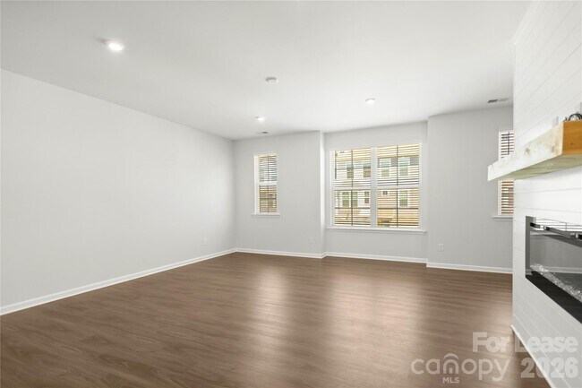 Building Photo - 7113 Brookview Ln
