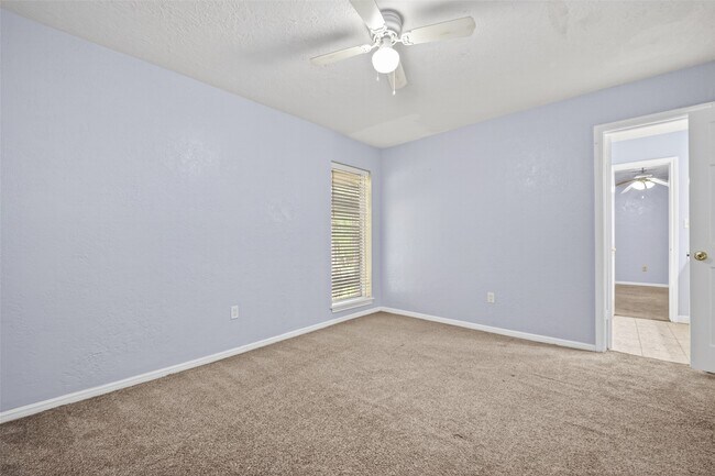 Building Photo - 8103 Oak Moss Dr