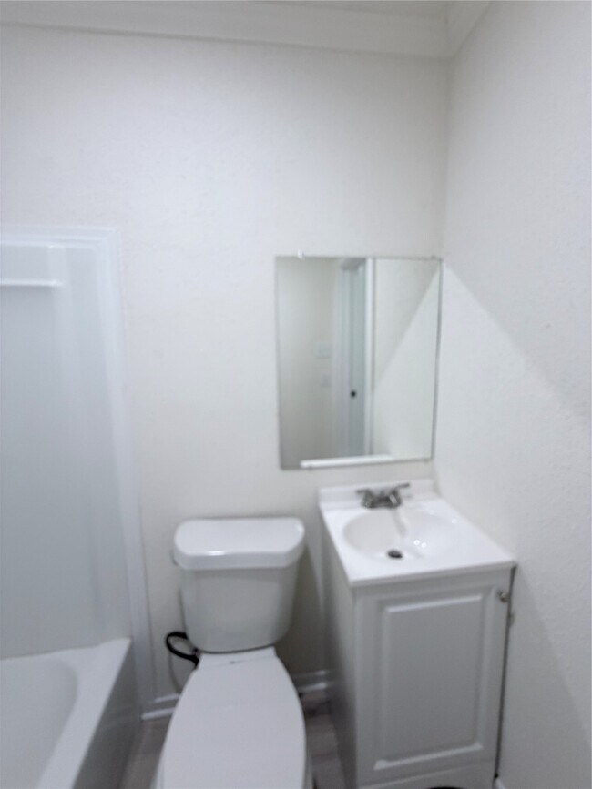 Building Photo - 1112 3rd St