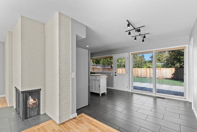 Building Photo - Freshly Updated West Seattle Rambler w/ Ai...
