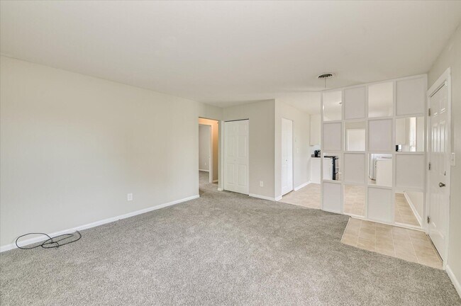 Building Photo - 2701 Deen Ave