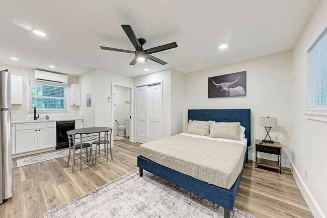 Building Photo - For Lease – Fully Furnished Studio Near UT
