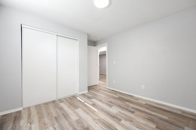 Building Photo - Renovated Basement level unit - West Linn, OR