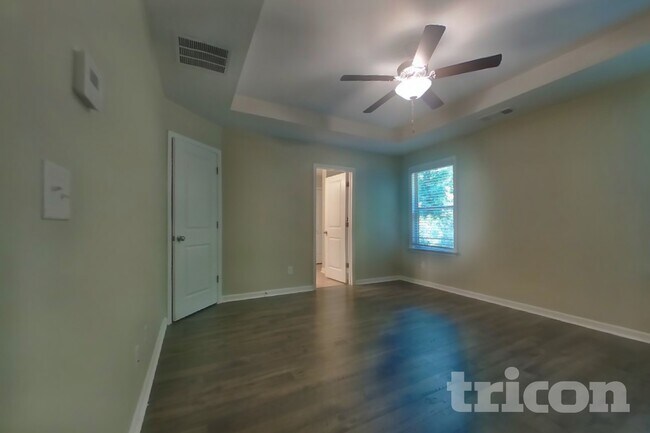 Building Photo - 305 Knowles Pl