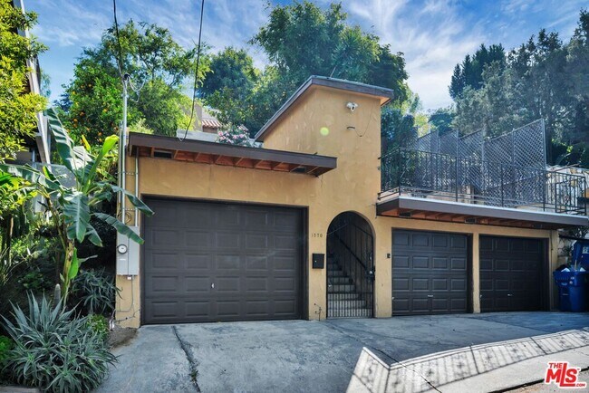 Building Photo - 1570 Sanborn Ave