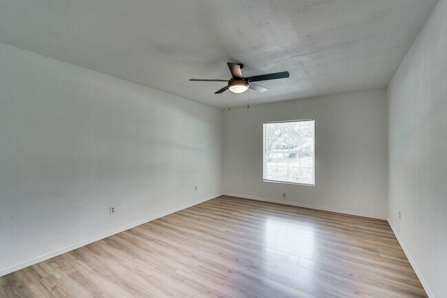 Building Photo - 3403 Sheffield Dr