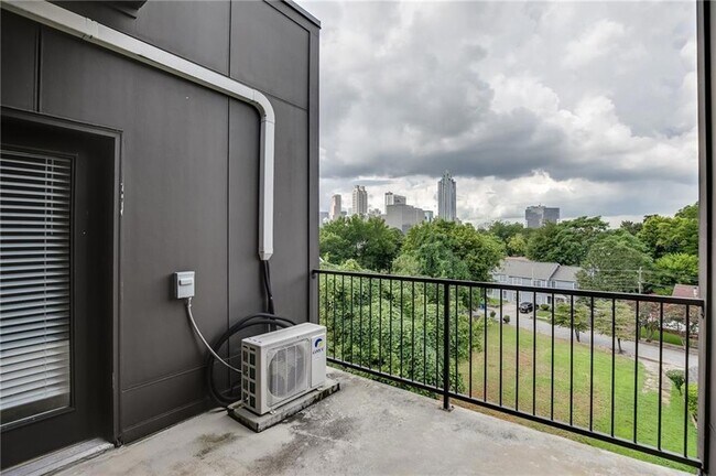 Building Photo - 456 Parkway Dr NE