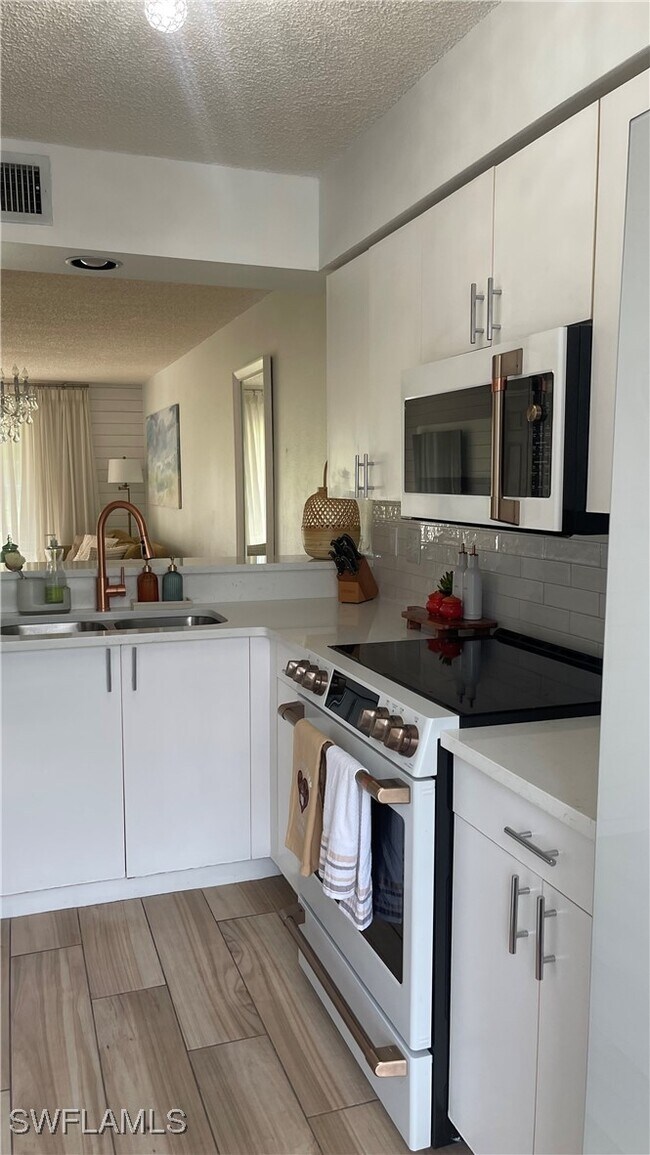 Building Photo - 267 Quail Forest Blvd