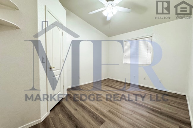 Building Photo - 3Bed/2Bath House at Arrowhead Lakes! $199 MOVE-IN SPECIAL! Ready for Immediate Move-In!